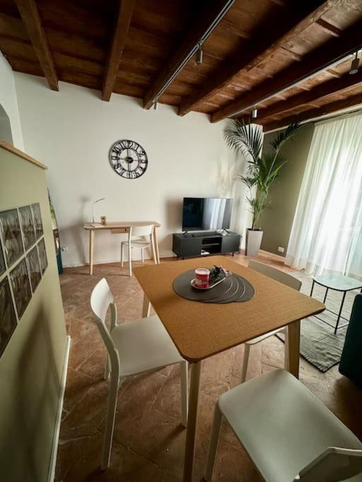 Апартаменты Splendido Bilocale In Via Madonnina, Zona Brera Милан Экстерьер фото